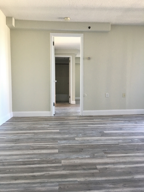 872 Massachusetts Ave, Riverside