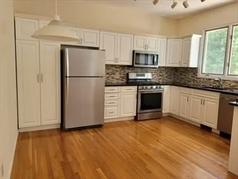 2399 Bay Rd, Sharon