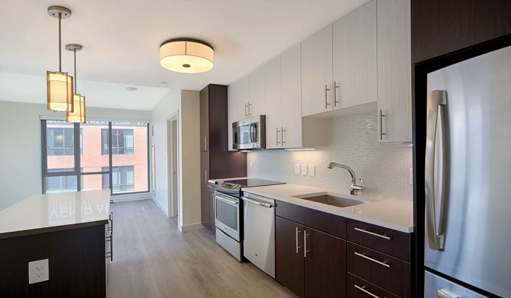 1 Canal St, West End