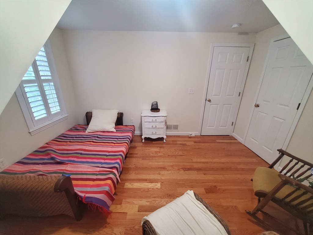 2 Valley Rd, Whitman