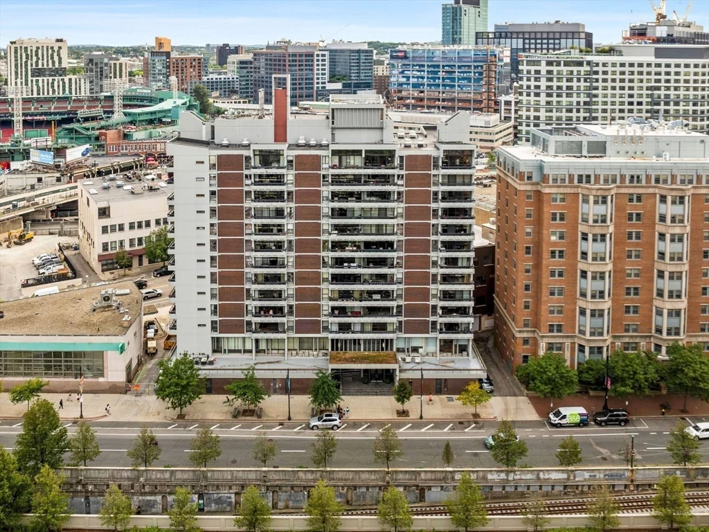 566 Commonwealth, Fenway