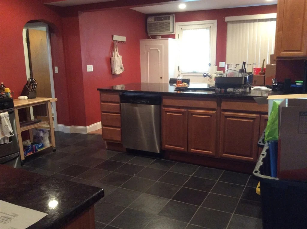 149 Grove St, Waltham