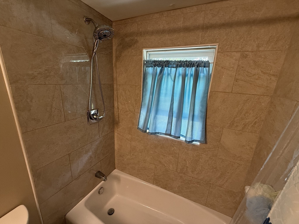 9 Charity Ln, Dedham