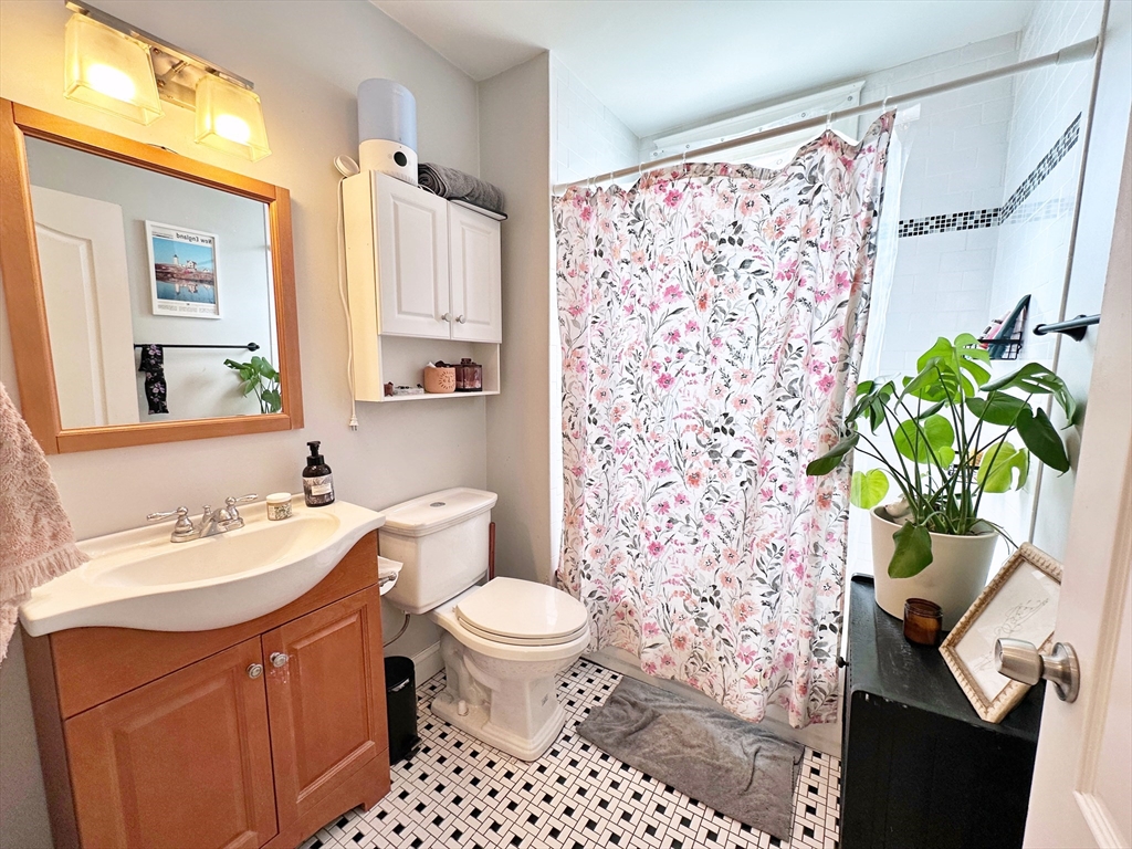 194 Marion St, East Boston