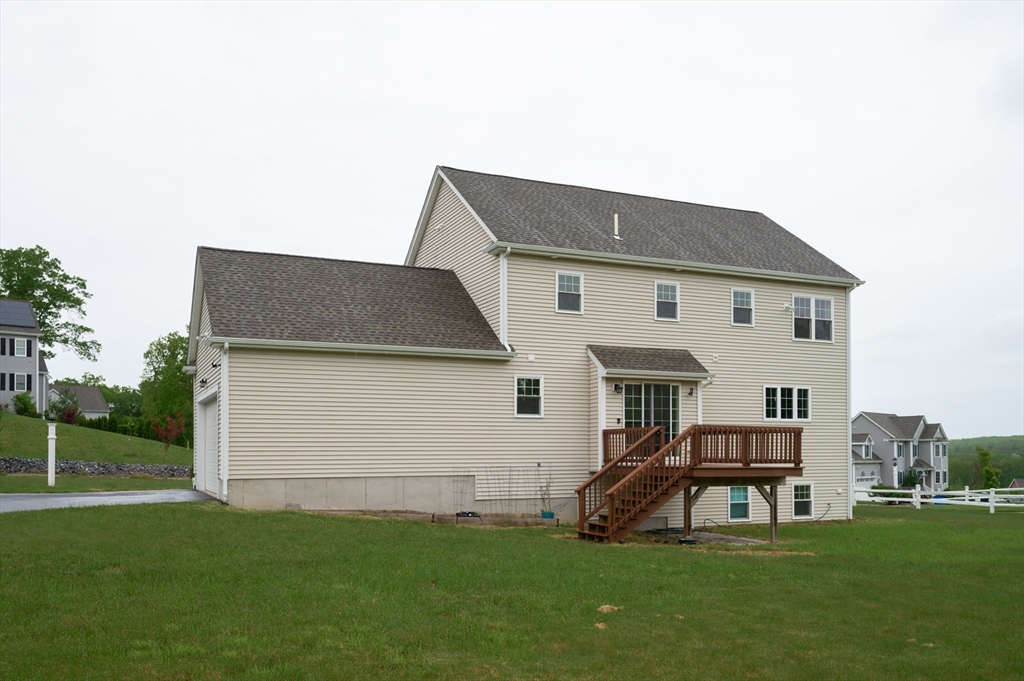 7 Willow Brook Ln, Blackstone