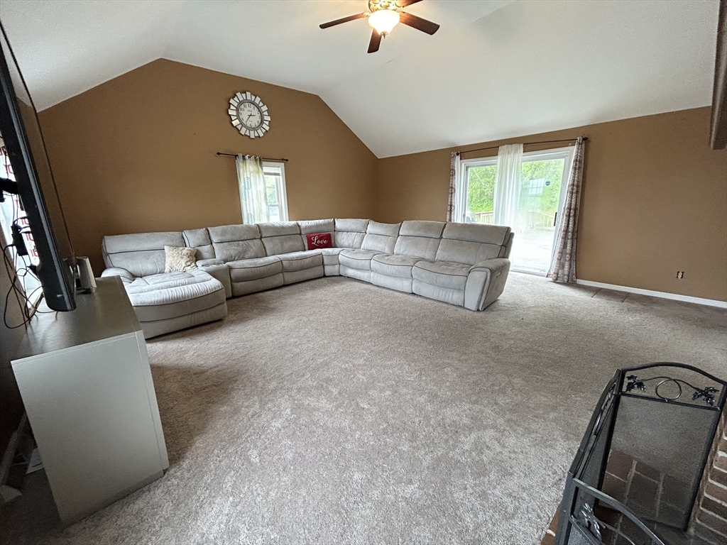 35 Fox Meadow Dr, Worcester