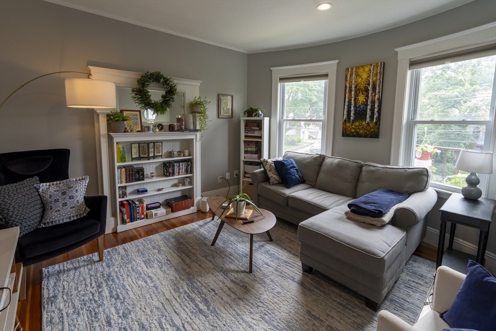 15 Castleton St, Jamaica Plain