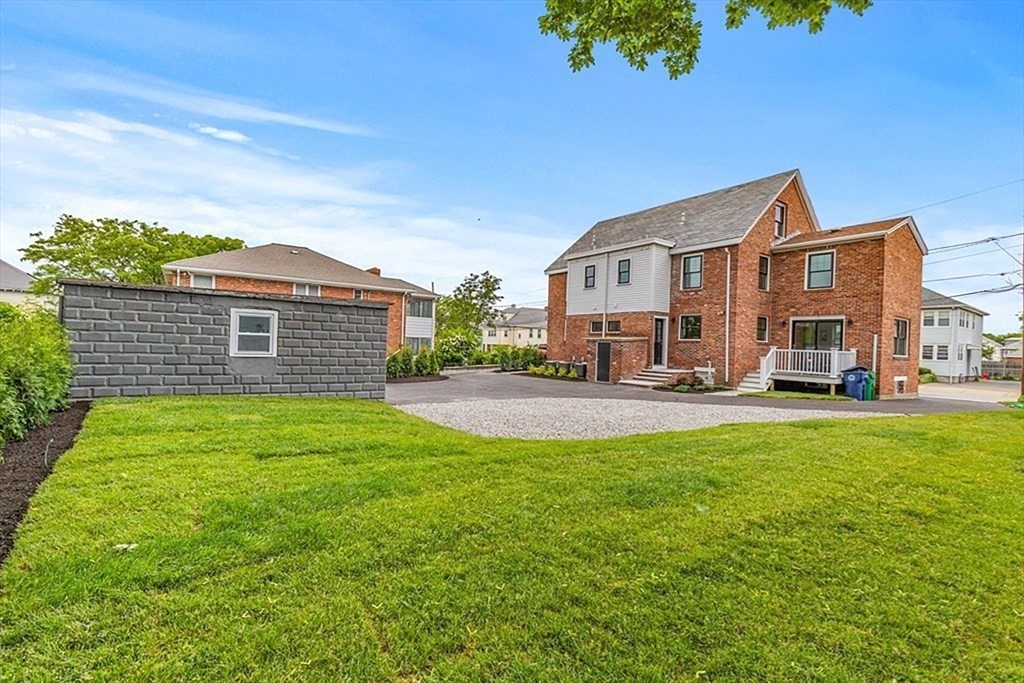 83 Hawthorn St, Nonantum