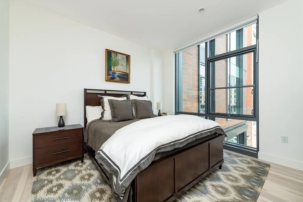 32 Traveler St, South End