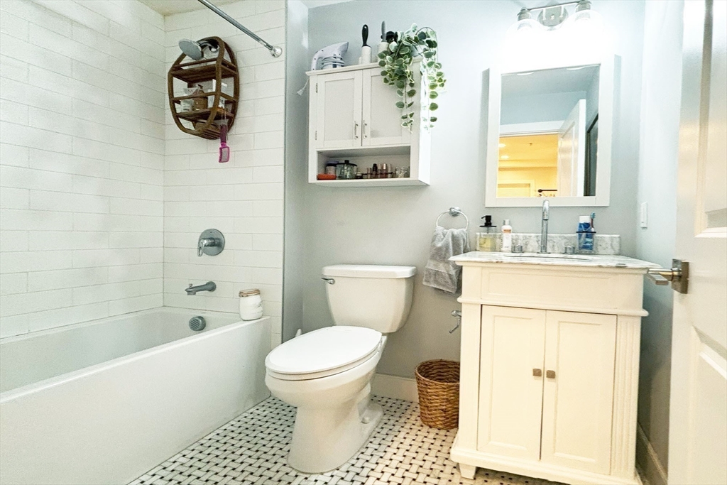 335 Maverick St, East Boston