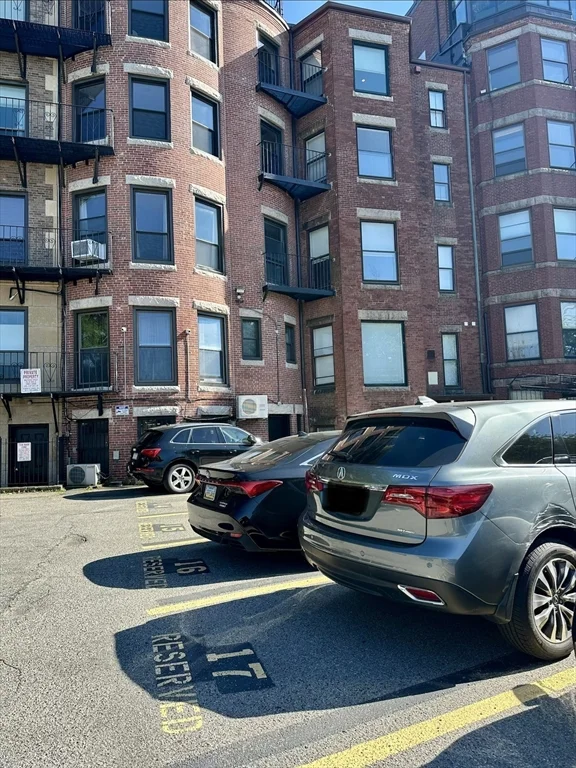 7 Bay State Rd, Fenway