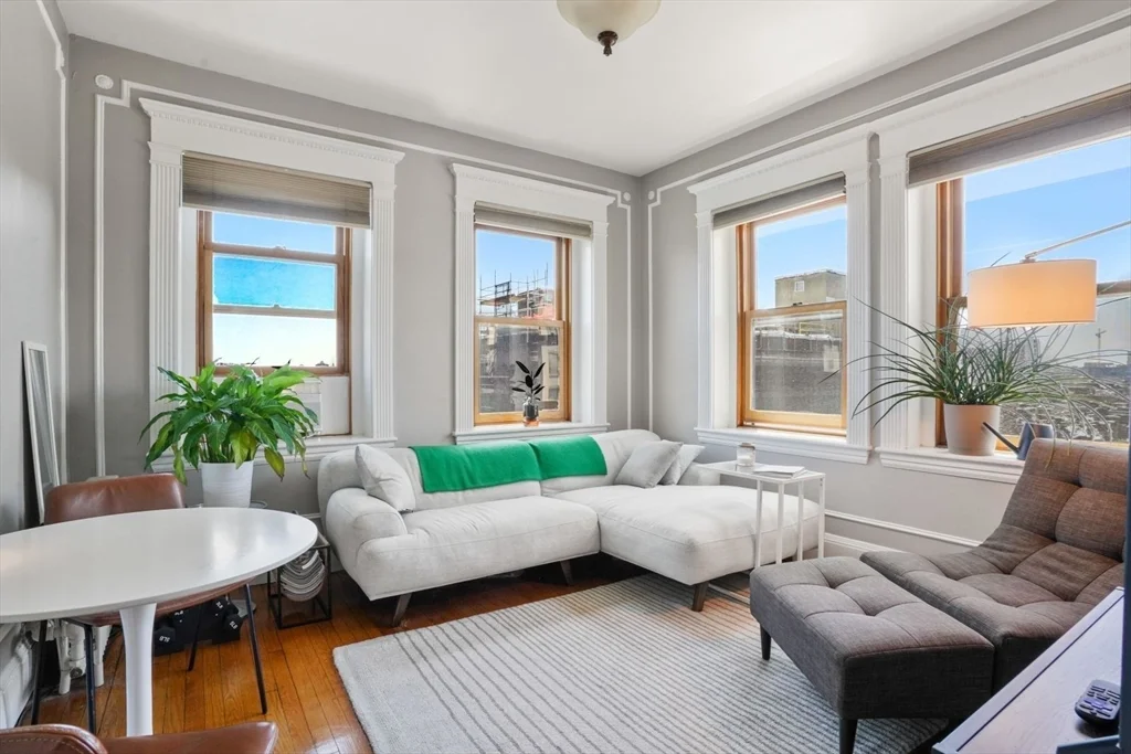 8 Garrison St, Back Bay