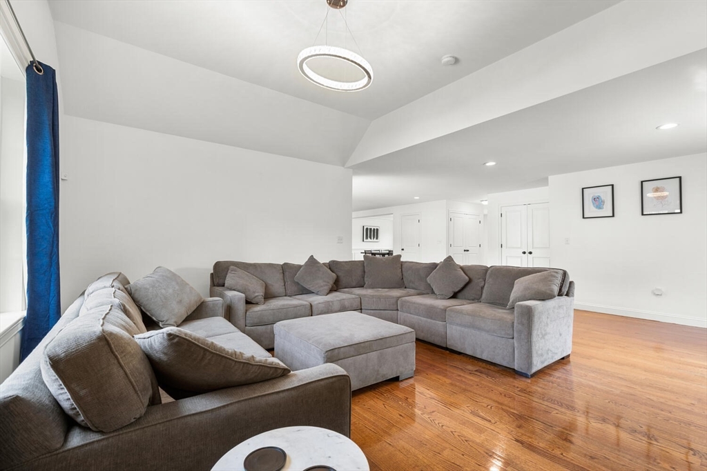 10 Carol Ave, Burlington