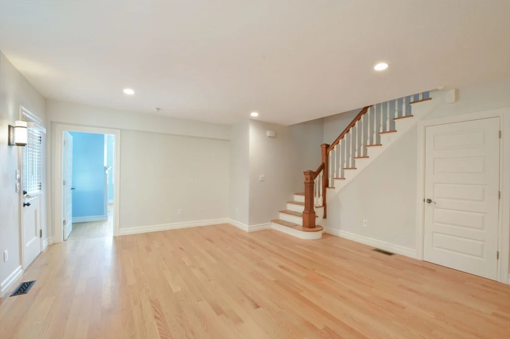 66 Tucker Ln, Dartmouth