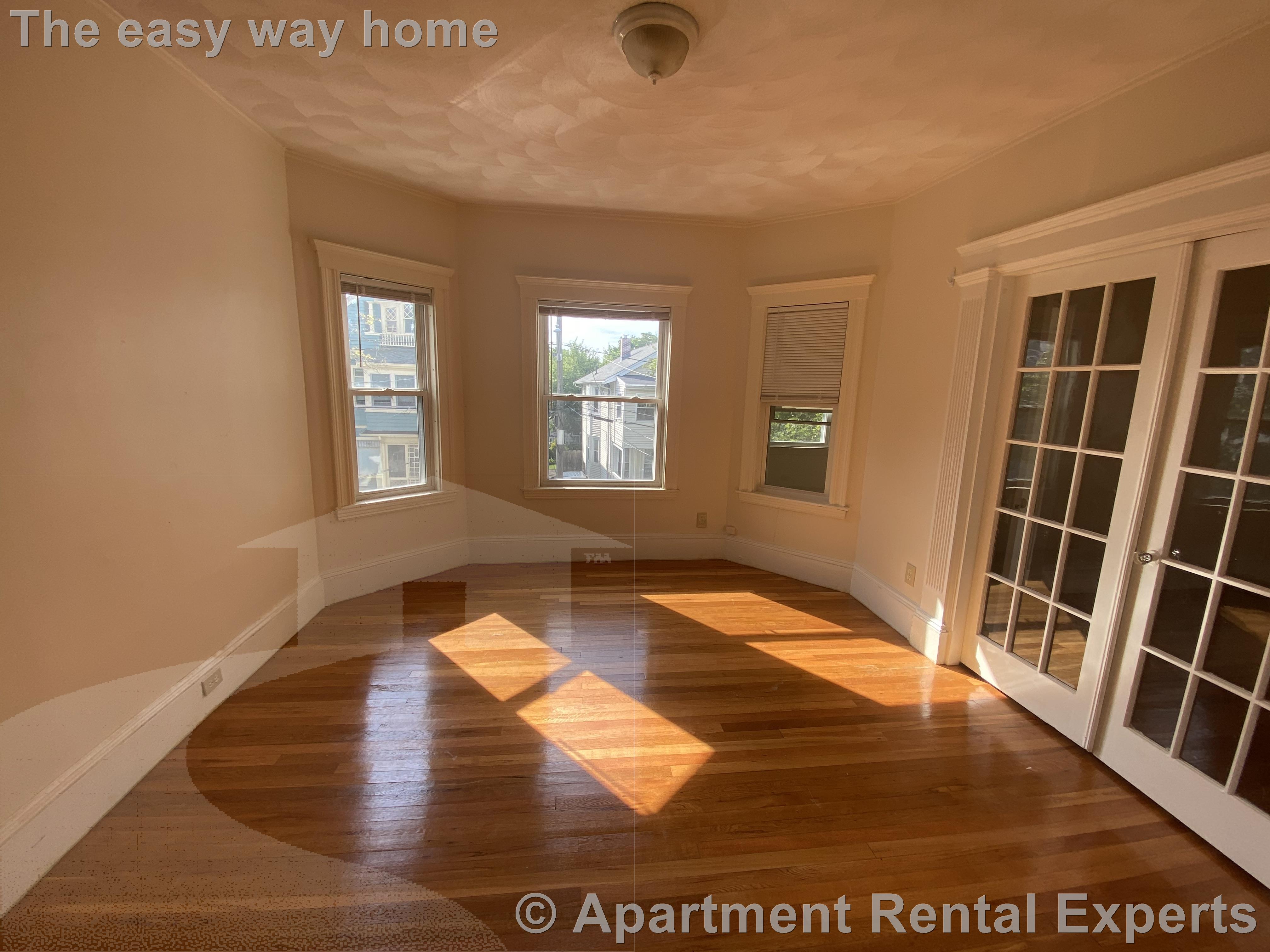 10 Pinkham Rd, Tufts