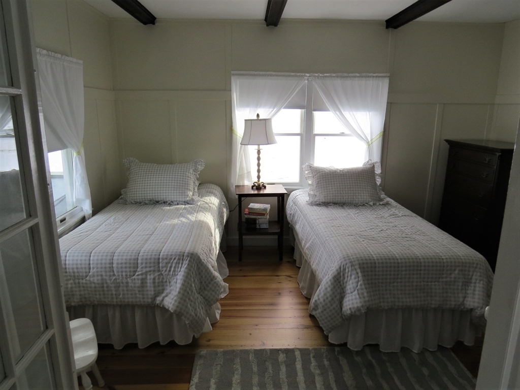 12 Cove Rd, Little Neck