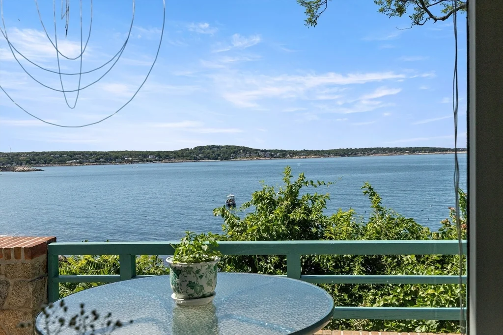 37 Marmion Way, Rockport