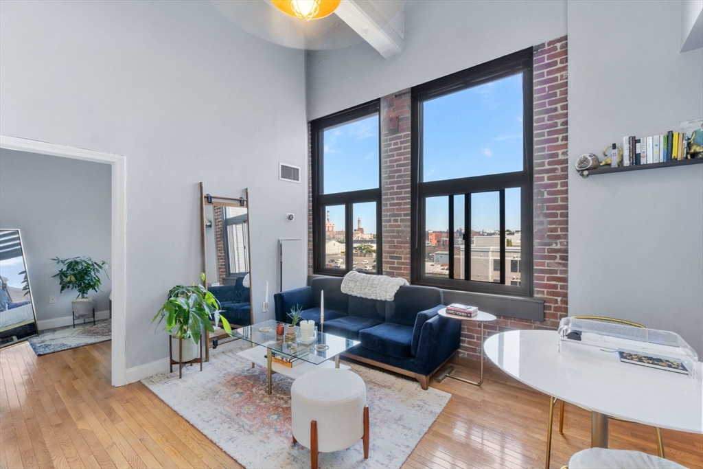 320 W 2nd, South Boston