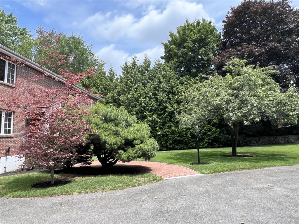 177 R Faneuil St, Oak Square