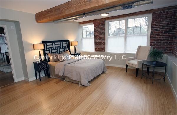 3 bed, 2.5 bath apartment for rent at 22 Cottage Park Ave Unit 7, North Cambridge — photo 4 of 26