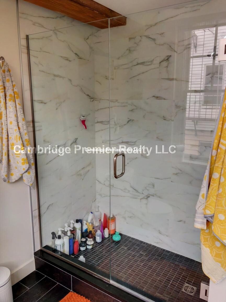 3 bed, 2.5 bath apartment for rent at 22 Cottage Park Ave Unit 7, North Cambridge — photo 7 of 26