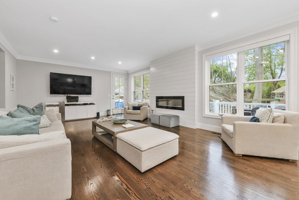 4 bed, 4+ bath apartment for rent at 22 Moody St Unit 0, Newton — photo 3 of 35