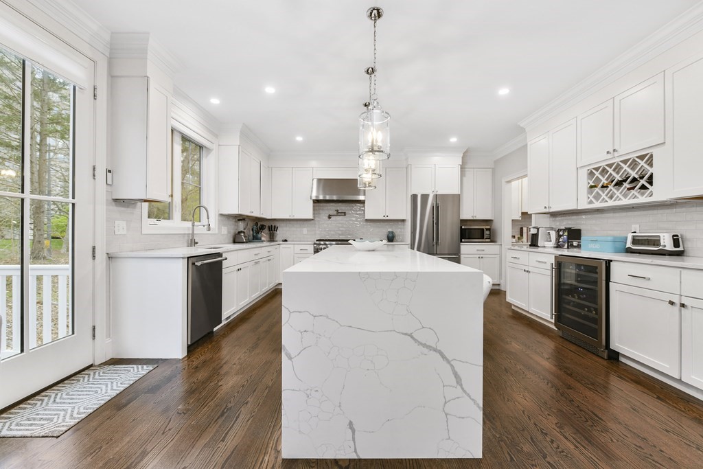 4 bed, 4+ bath apartment for rent at 22 Moody St Unit 0, Newton — photo 16 of 35