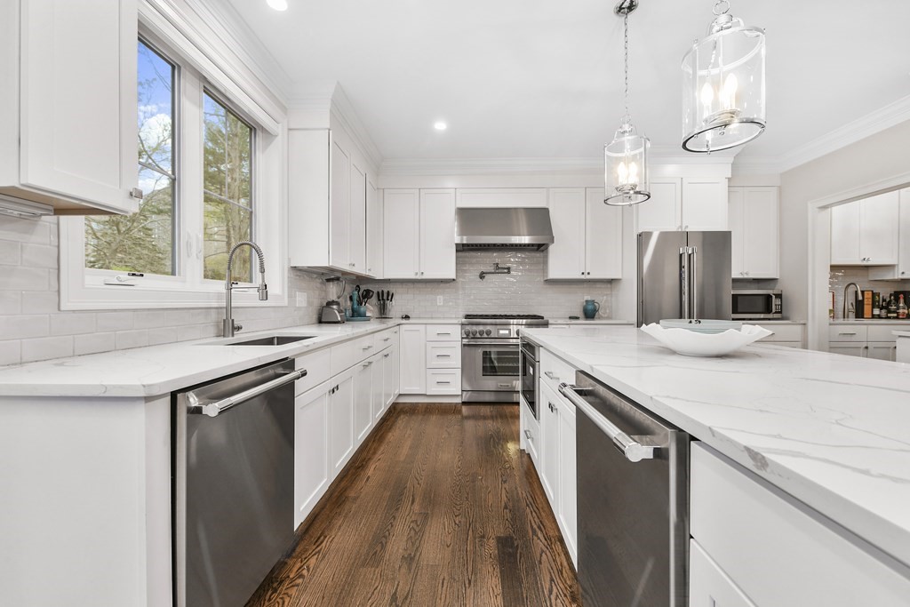 4 bed, 4+ bath apartment for rent at 22 Moody St Unit 0, Newton — photo 18 of 35