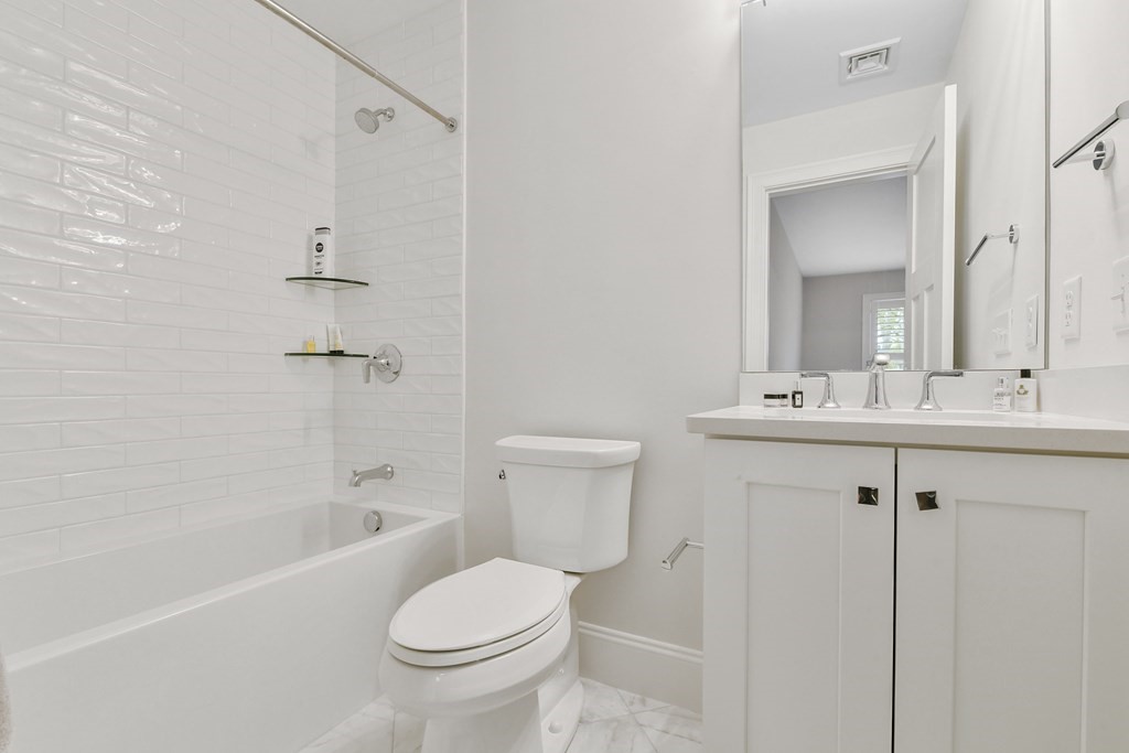4 bed, 4+ bath apartment for rent at 22 Moody St Unit 0, Newton — photo 27 of 35