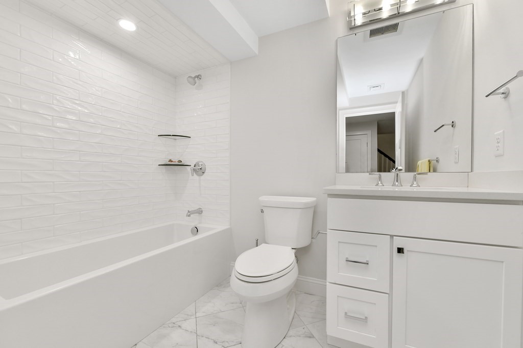 4 bed, 4+ bath apartment for rent at 22 Moody St Unit 0, Newton — photo 31 of 35