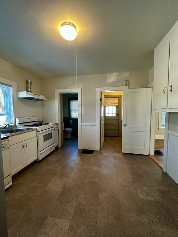 3 bed, 1.5 bath apartment for rent at 84 Adams Ave Unit 84, Newton — photo 4 of 6