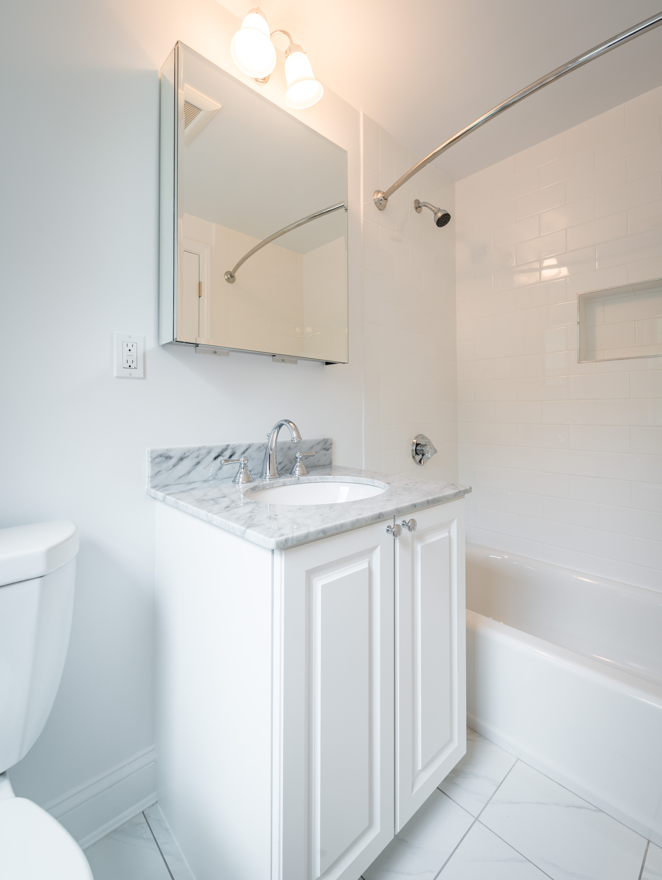 2 bed, 1.5 bath apartment for rent at 617 Vfw Pkwy Unit ., Chestnut Hill — photo 22 of 39