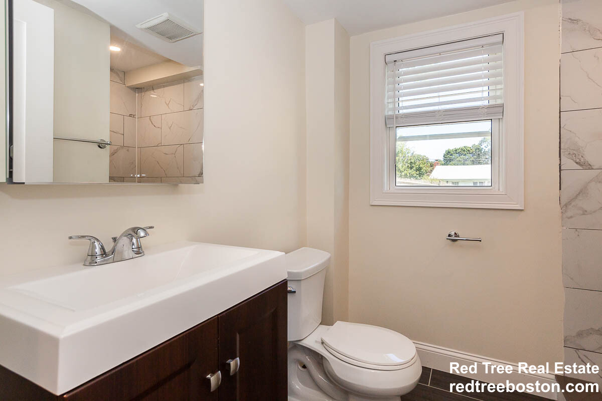 77 Rock Glen Rd, Medford