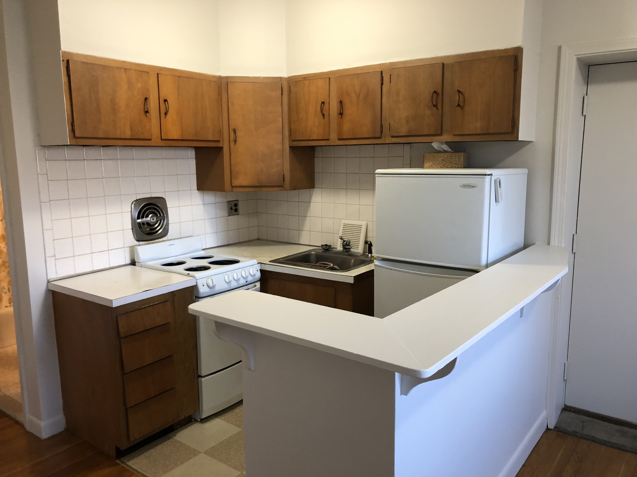 Studio bed, 1 bath apartment for rent at 220 Beacon Unit 103, Back Bay — photo 2 of 8