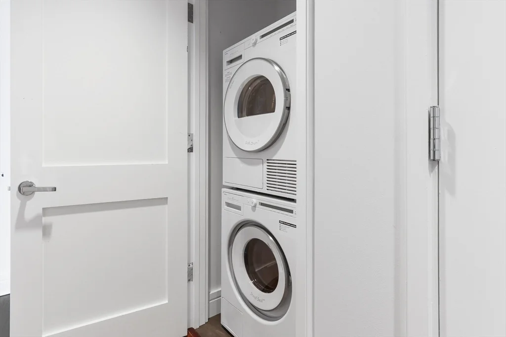 1 Dalton St, Back Bay