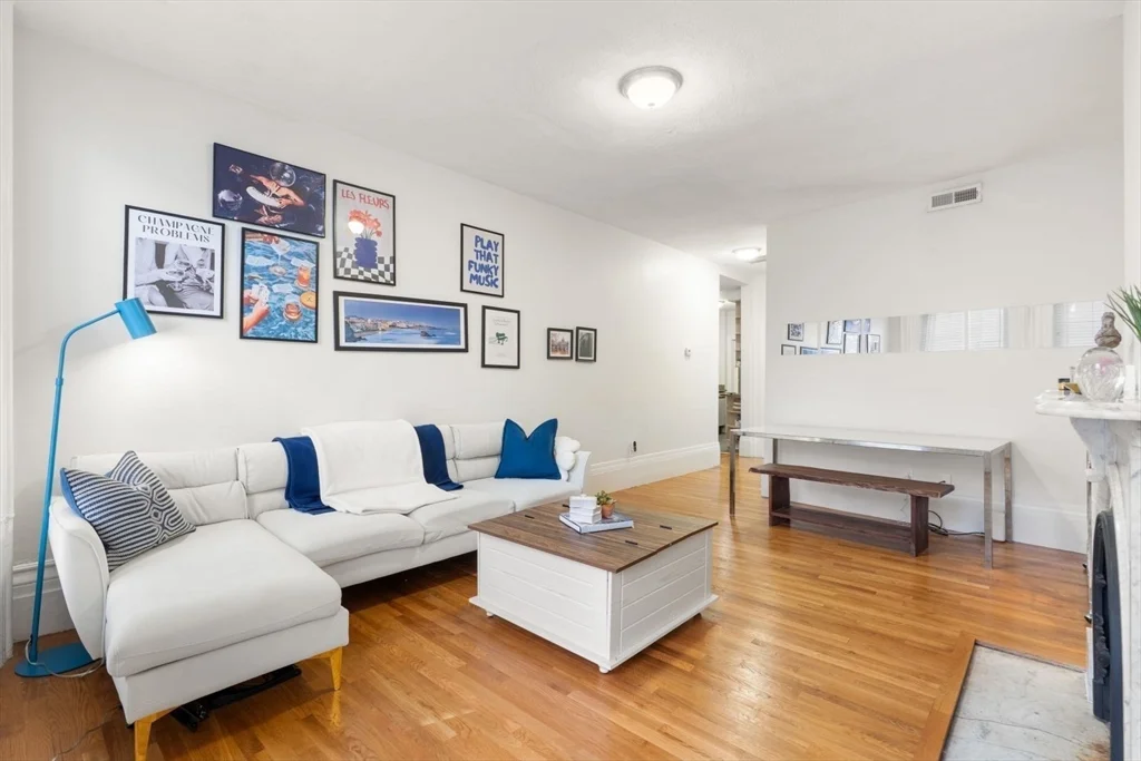 62 West Cedar St, Beacon Hill