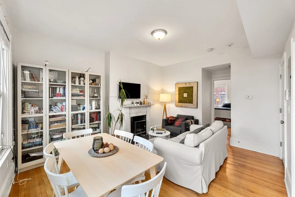 62 West Cedar St, Beacon Hill