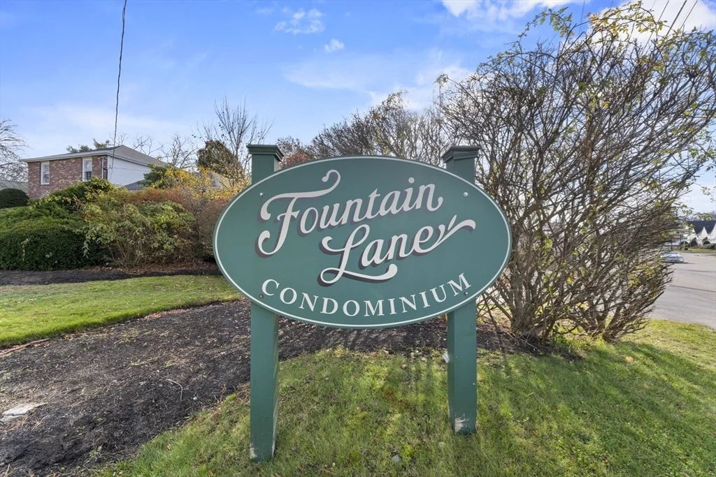 18 Fountain Ln, Weymouth