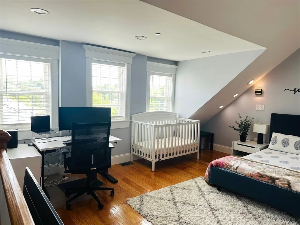 12 S Mason St, Salem