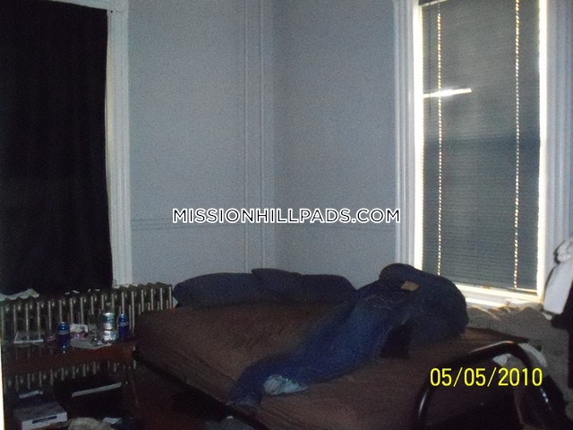 5 bed, 2 bath apartment for rent at 59 Hillside St Unit 3, Mission Hill — photo 39 of 54