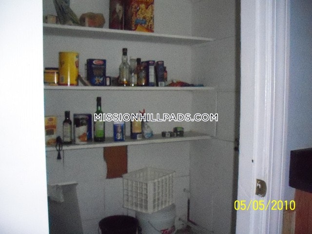5 bed, 2 bath apartment for rent at 59 Hillside St Unit 3, Mission Hill — photo 40 of 54