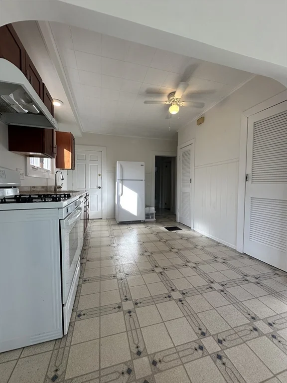 39 Thorndike, Beverly