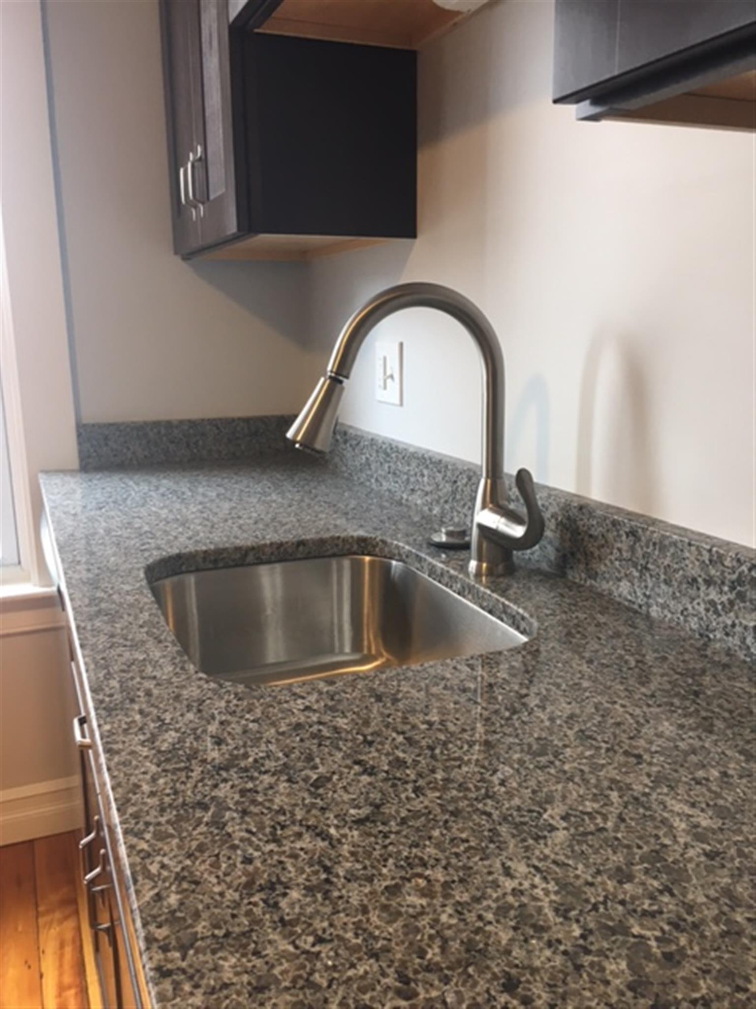 2.5 bed, 2 bath apartment for rent at 65 Greenleaf Ave Unit 1, Medford — photo 3 of 11