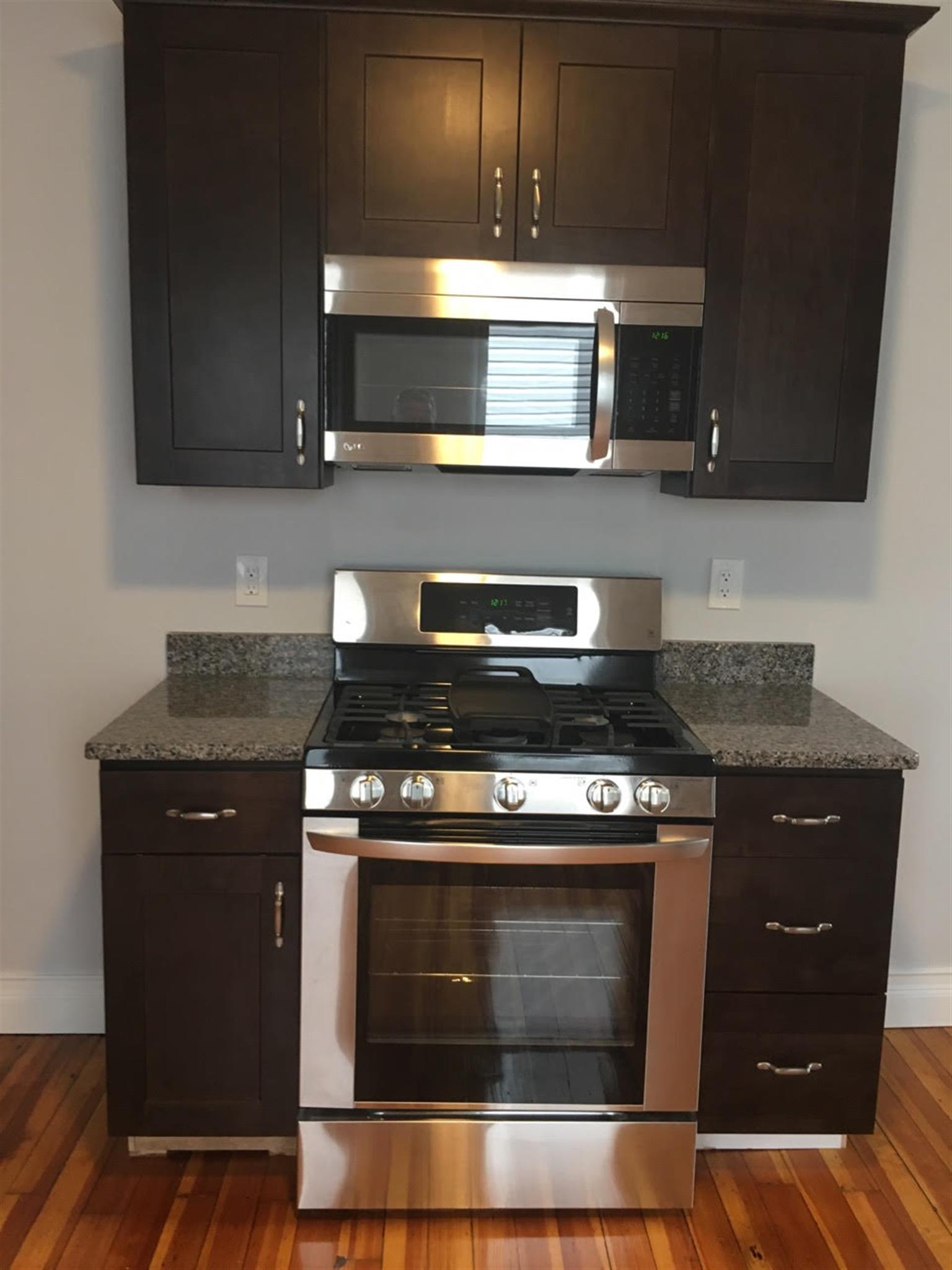 2.5 bed, 2 bath apartment for rent at 65 Greenleaf Ave Unit 1, Medford — photo 2 of 11