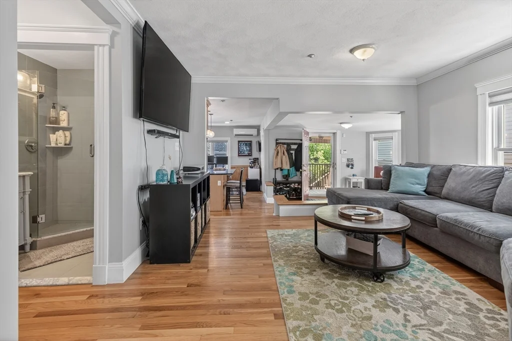 17-B Bonair St, East Somerville