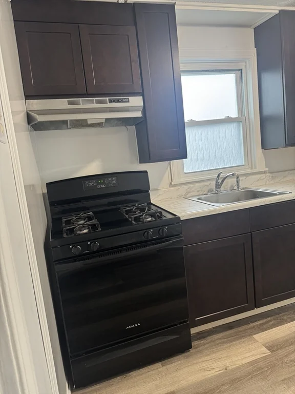 93 Webster St, Fall River