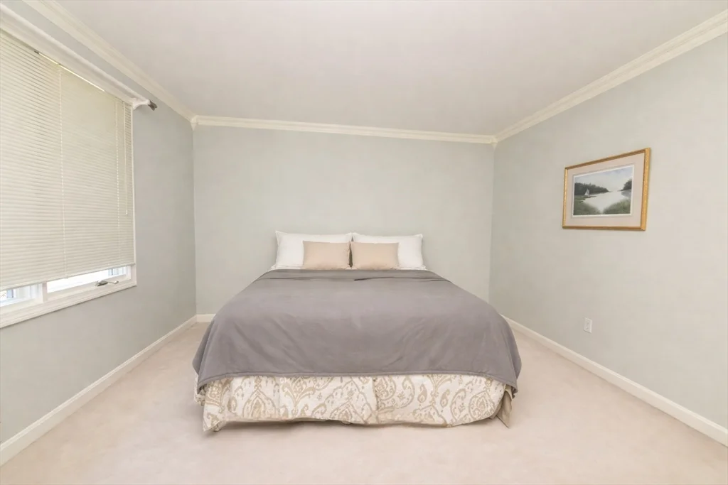 4 Bittersweet Ln, Buzzards Bay