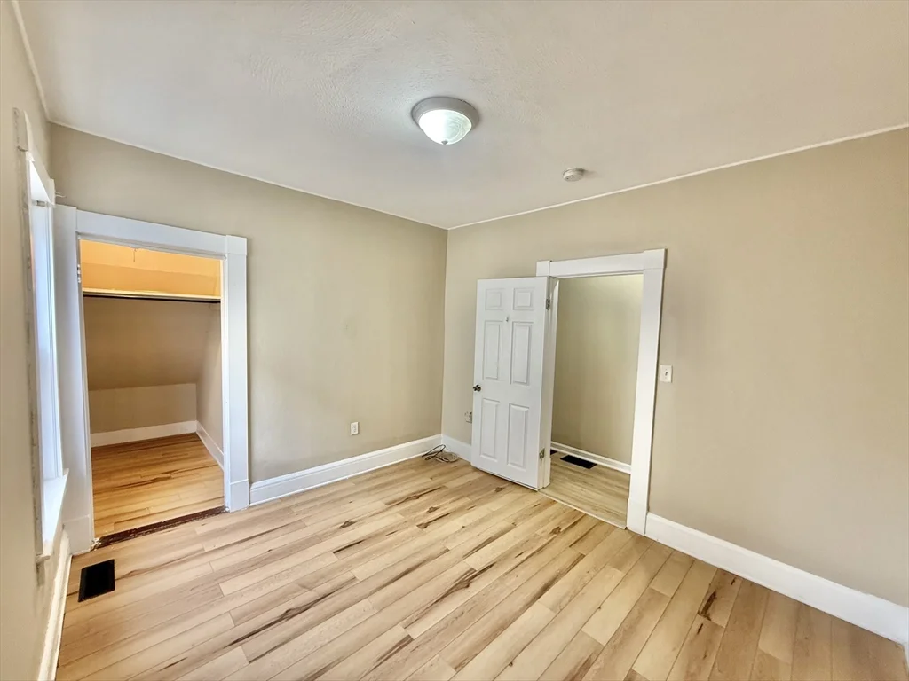 136 Gershom Ave, Lowell