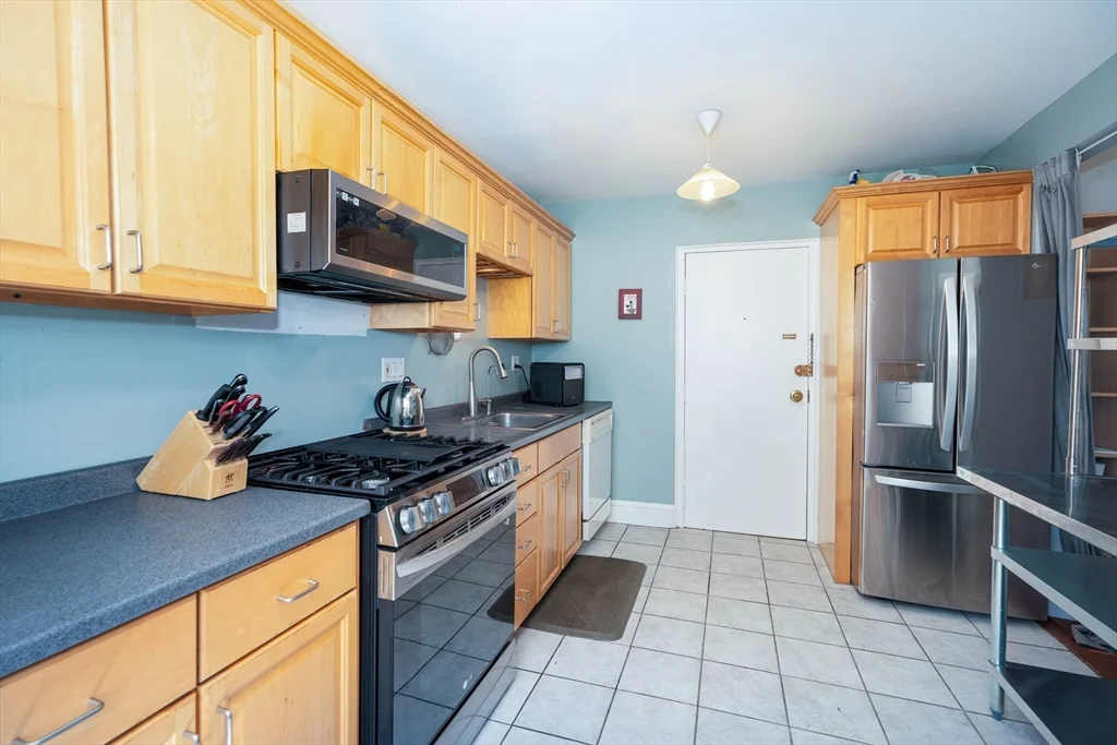 1064 Beacon St, Longwood