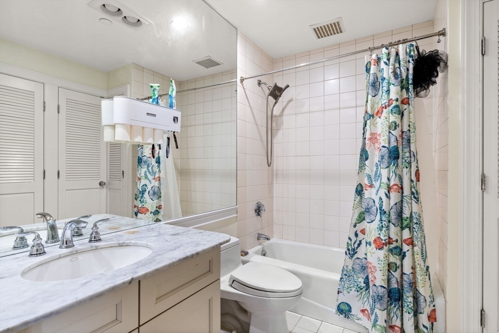 10 Rogers St, East Cambridge